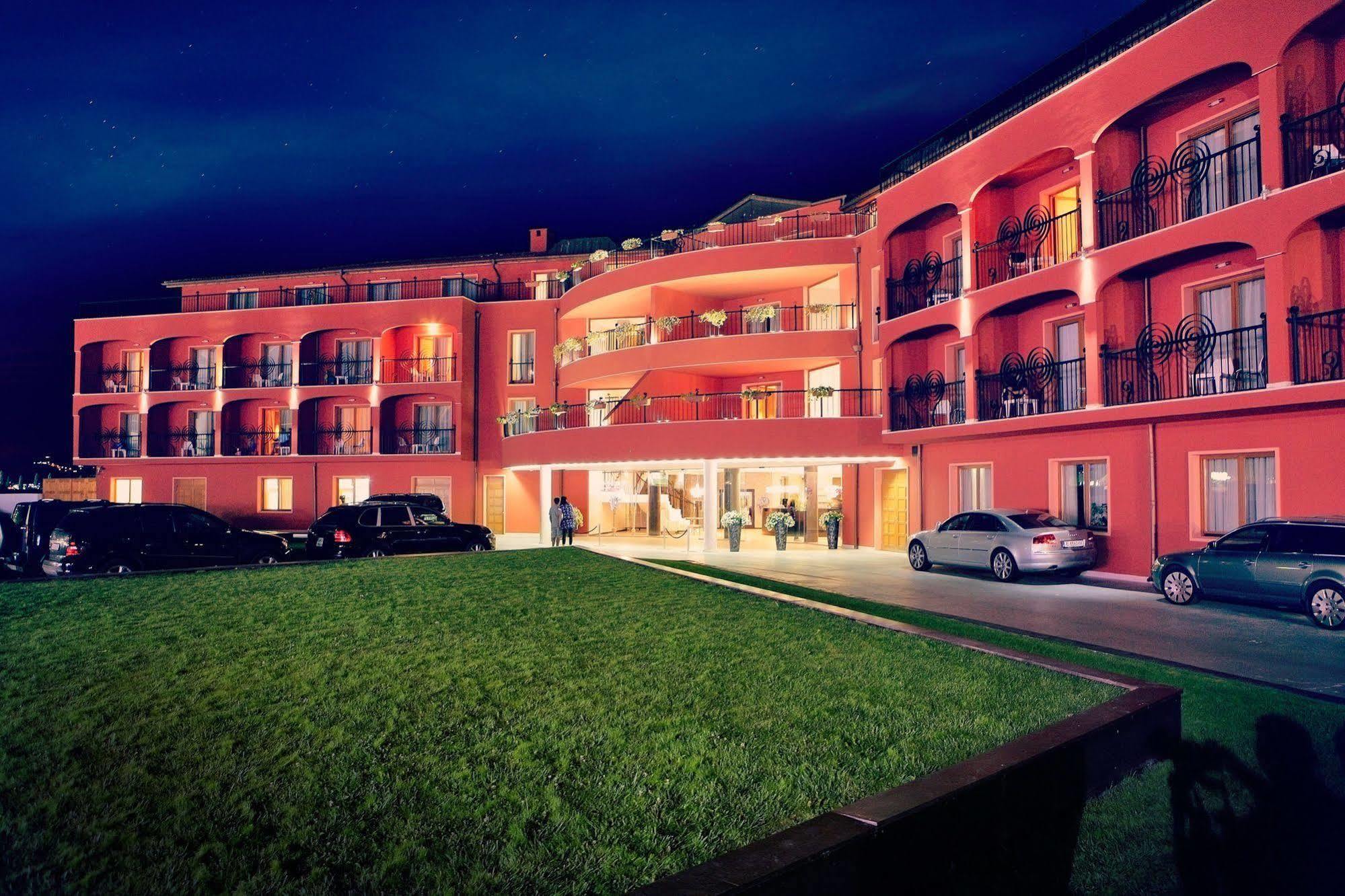 Dune - Free Access Hotel